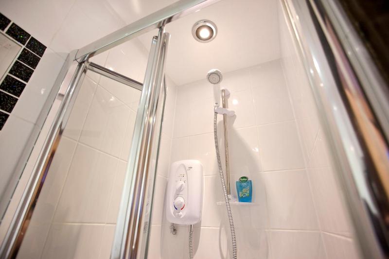 City Centre Apartment - Your own 7 Bedrooms Apartment at THE FORESTERS INN - Huntingdon Street - opposite Victoria Centre Shopping Centre - Full Kitchen - Pub is Not Open - Parking Cars and High Top Vans at five pounds a Day - Sunday 1pm Check-Out - image 39