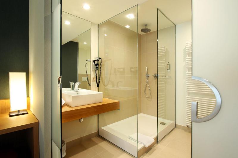 Double or Twin Room with Balcony image 2