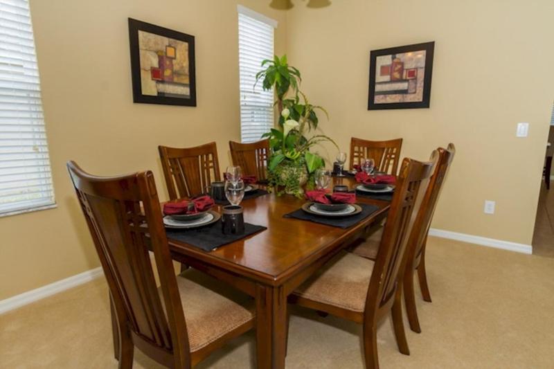 Five-Bedroom House image 3
