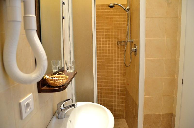 Hotel Alibi - image 29
