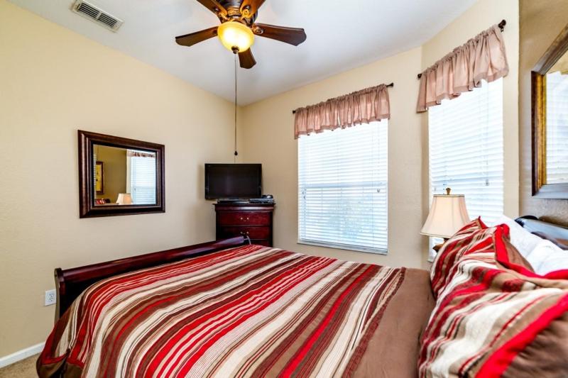 Three-Bedroom Townhouse image 3