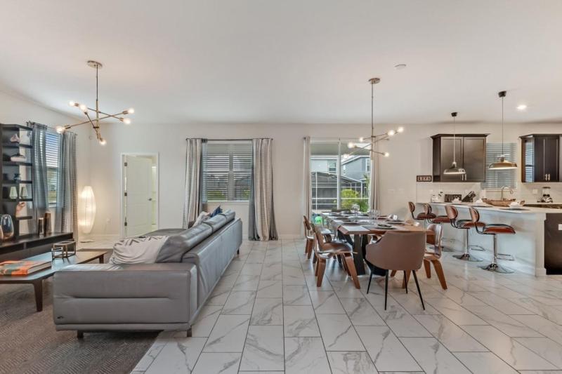 Six-Bedroom House image 1