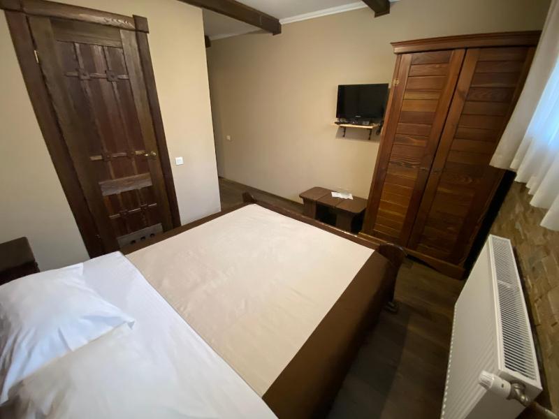 Standard King Room image 4