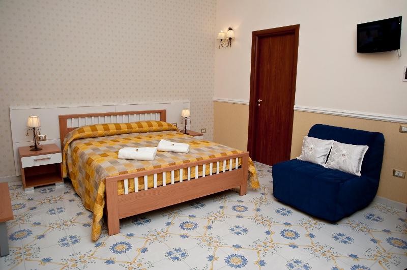 Triple Room with City View image 1