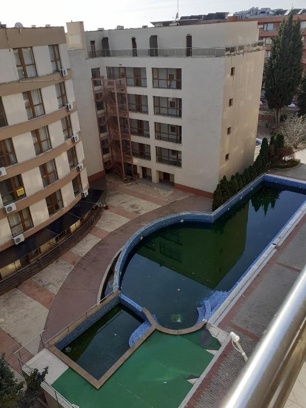 Studio with Balcony image 2