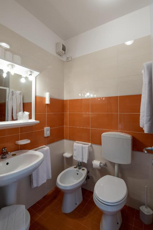 Double Room with Terrace image 4