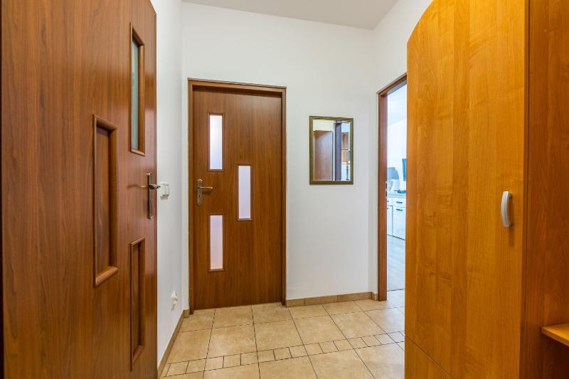Victus Blue Apartment with Parking and Terrace by Noclegi Renters - image 4