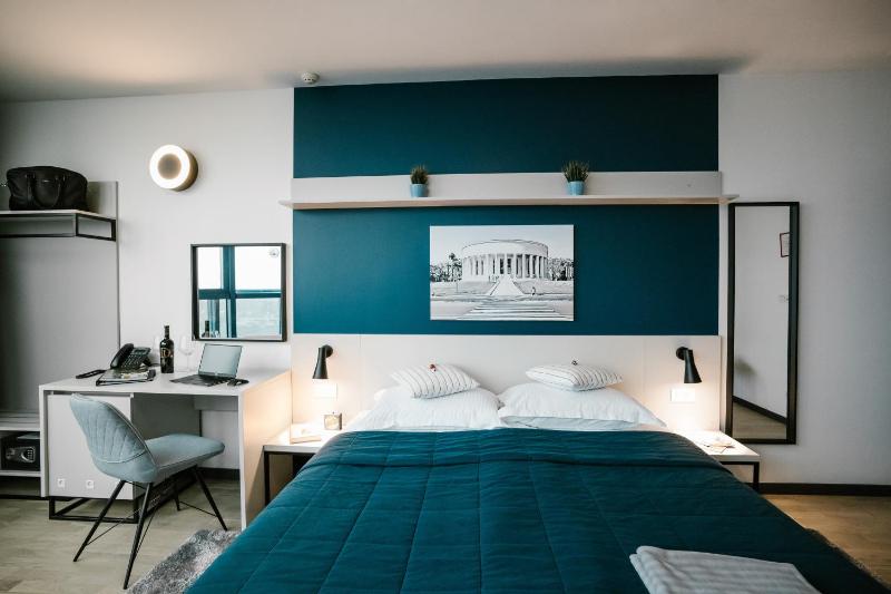 Double or Twin Room with City View image 2