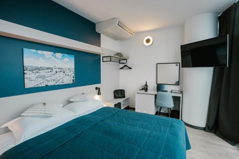 Double or Twin Room with City View image 1