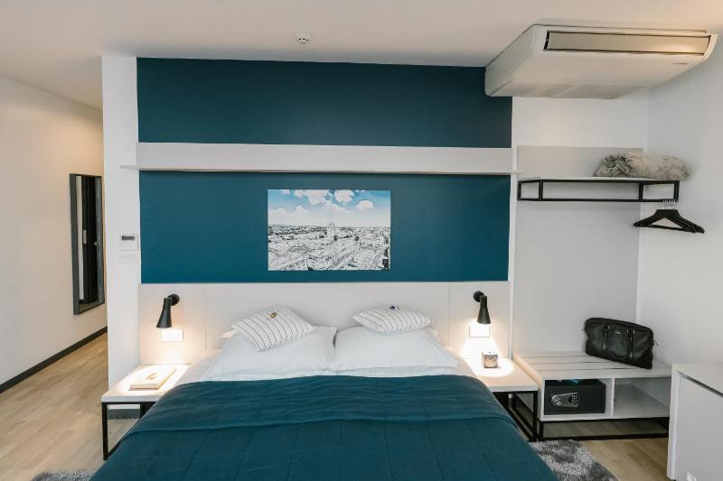 Double or Twin Room with City View image 3