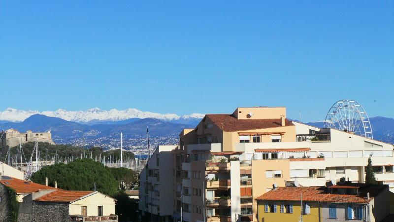 Superior Double Room with Balcony image 3