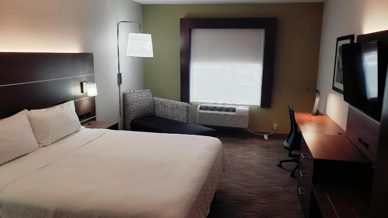 Standard King Room image 1