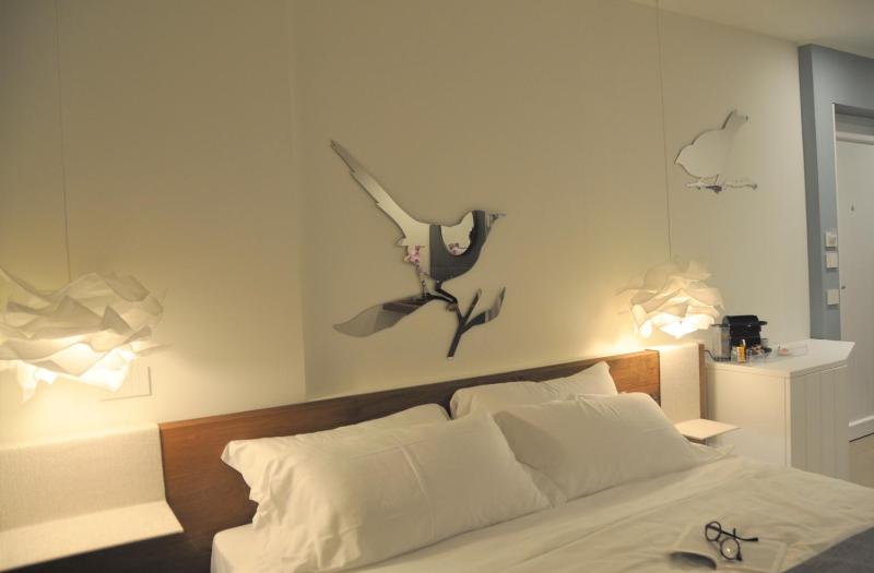 Deluxe King Room image 4