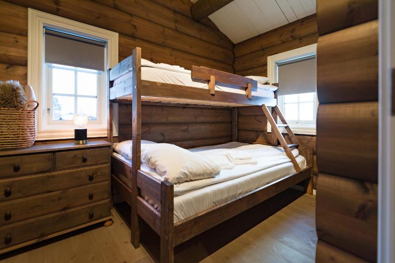 Six-Bedroom House image 2