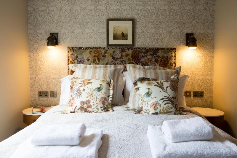 Standard Double Room image 2