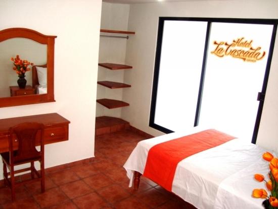 Standard Double Room image 2