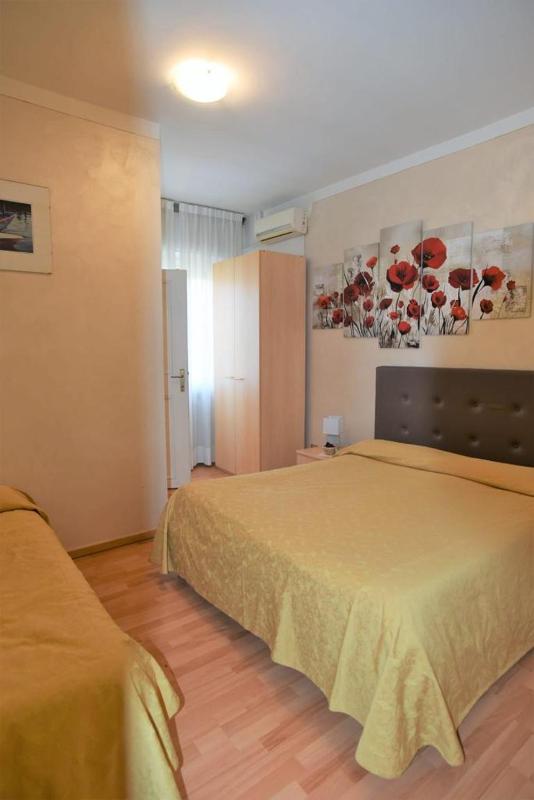 Triple Room with Balcony image 3