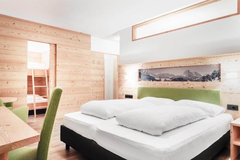 Superior Deluxe Double or Twin Room  image 3