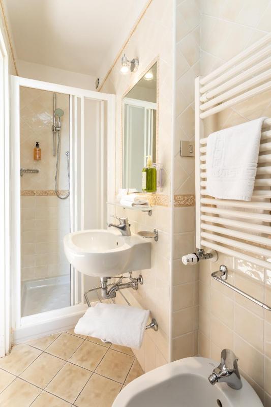 Standard Single Room with City View image 4