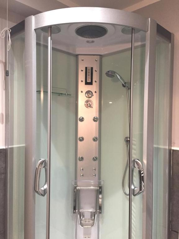 Quadruple Room with Private Bathroom image 2