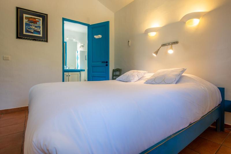 Two-Bedroom House image 4