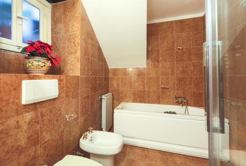 Junior Suite with Spa Bath image 3