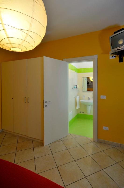 Double Room with Balcony image 4
