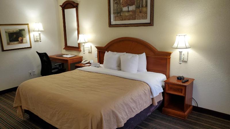 Jacuzzi King Suite - Non-Smoking image 1