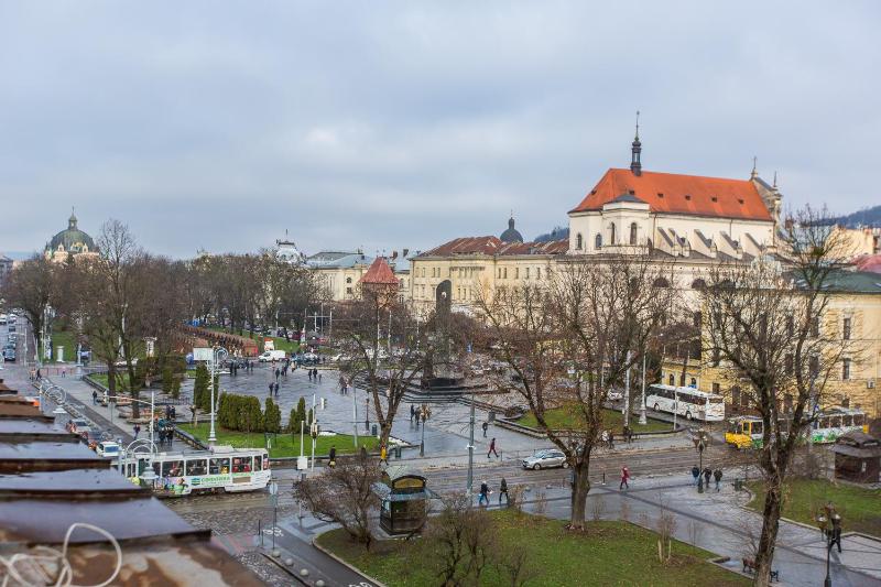 Квартира подобово в центрі на вулиці Проспект Свободи 7 - image 4