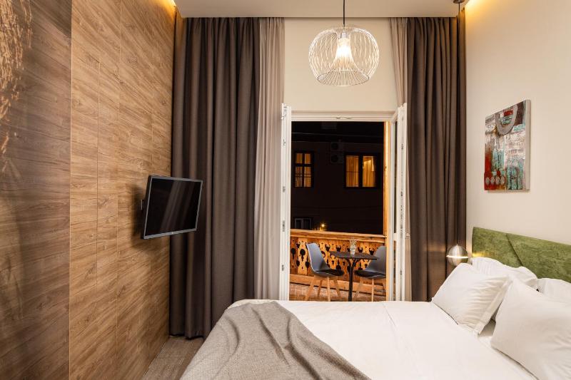 Double Room with Balcony image 1