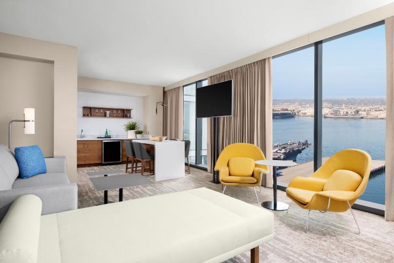 One-Bedroom Suite with Sofa Bed image 3