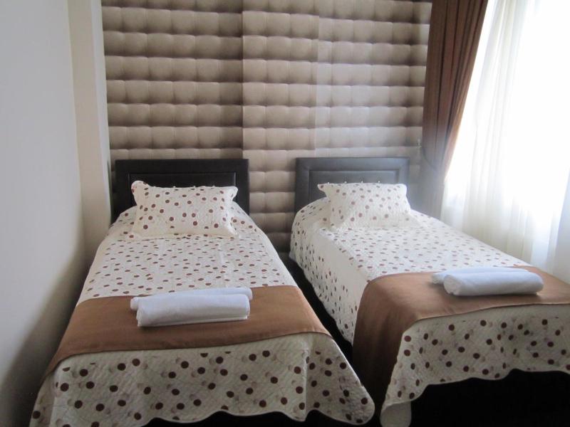Double or Twin Room image 4