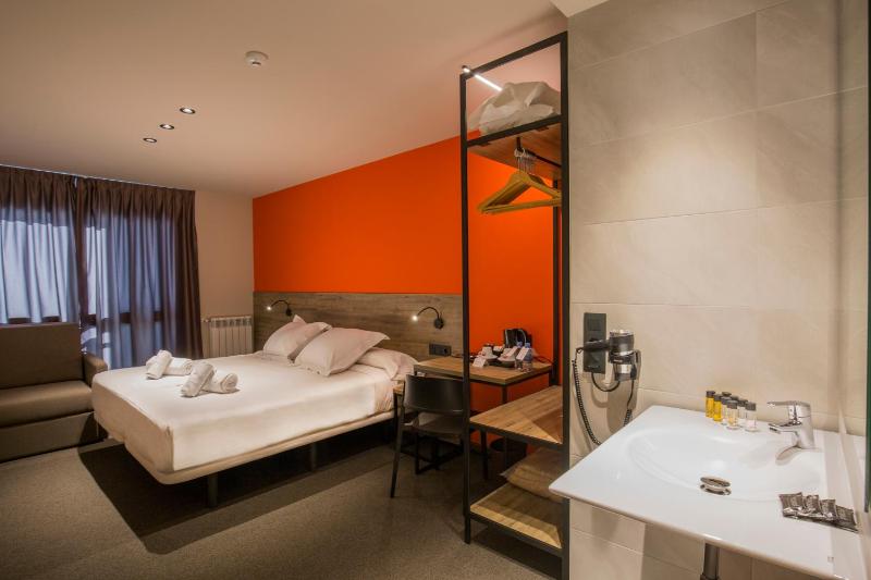 Deluxe Double Room image 3