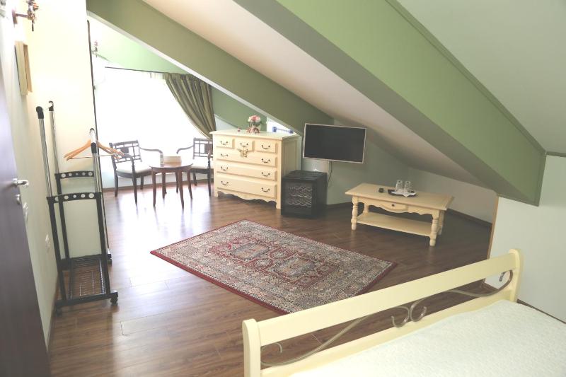 Small Double Room image 3