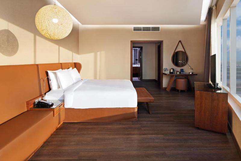 Superior Room - Canal View image 3