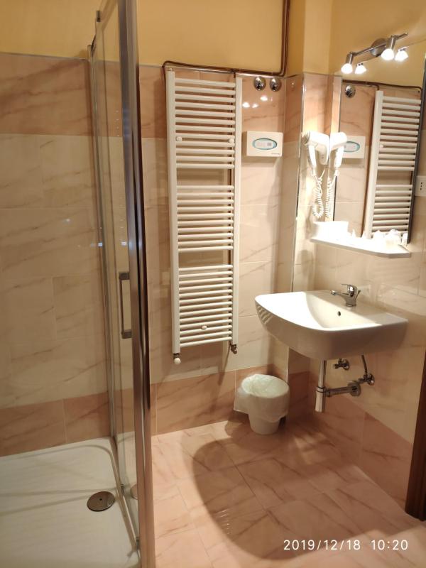 Double or Twin Room image 4