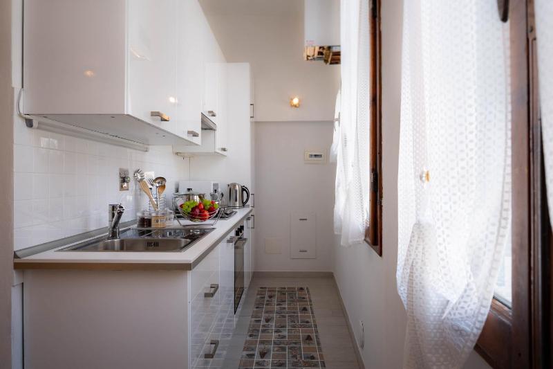 One-Bedroom Apartment image 2