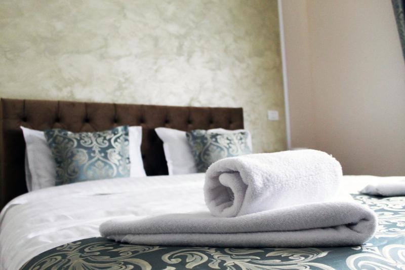 Superior King Room image 3