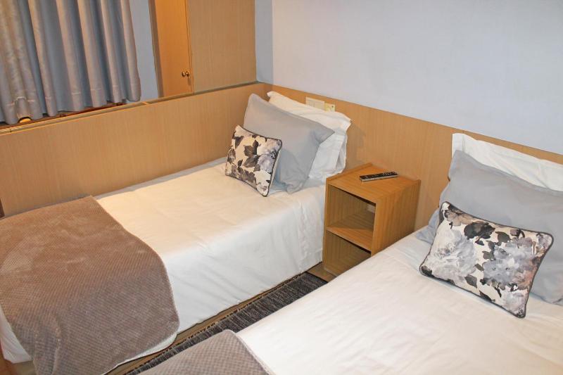 Twin Room image 1