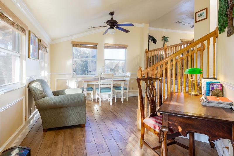 Home by Beach 5 - The Treehouse - image 9