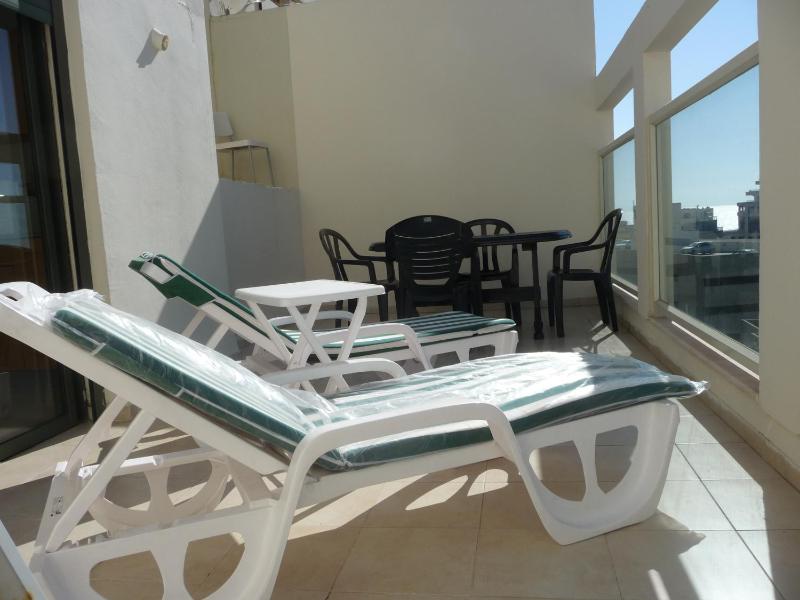 Two-Bedroom Duplex Apartment with Balcony and Sea View - Ben Yehuda 6A image 1