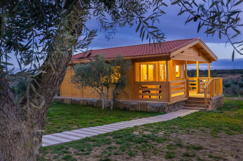 Two-Bedroom Bungalow image 1