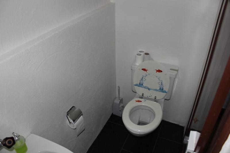Single Room without shower image 2
