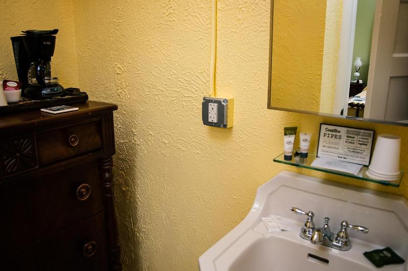Deluxe Double Room image 2