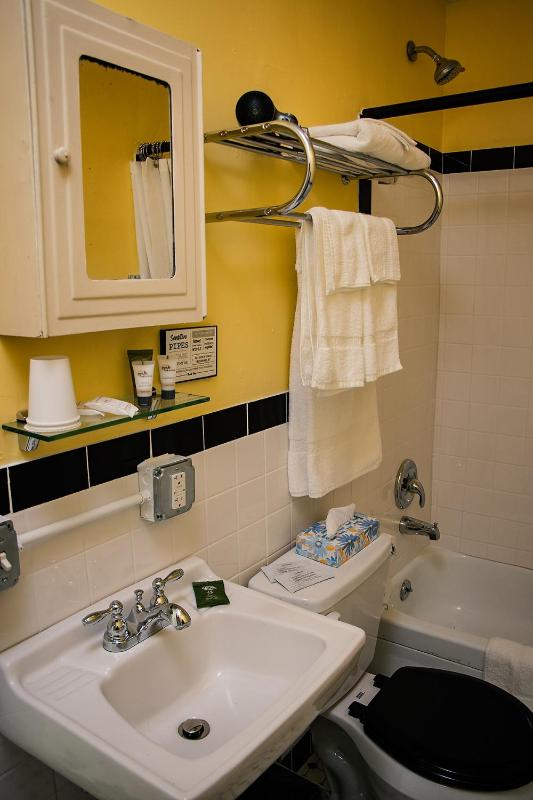 Double Room image 3