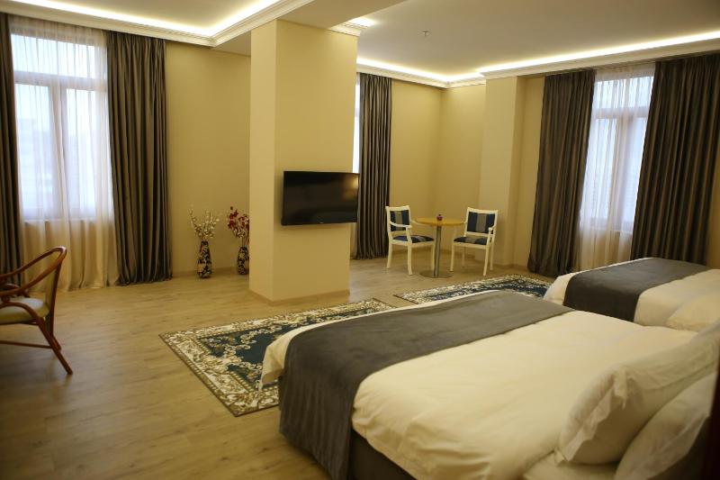 Quadruple Room image 4