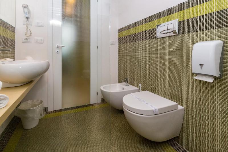 Double Room with Sea View image 2