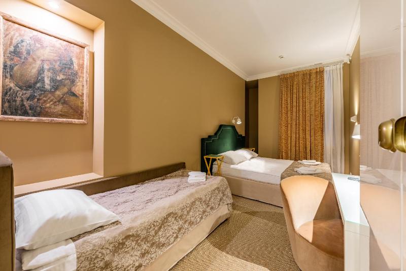 Double Room with Extra Bed image 1