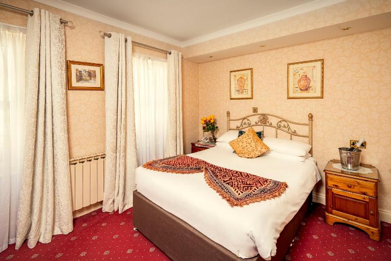 Standard Double Room image 2