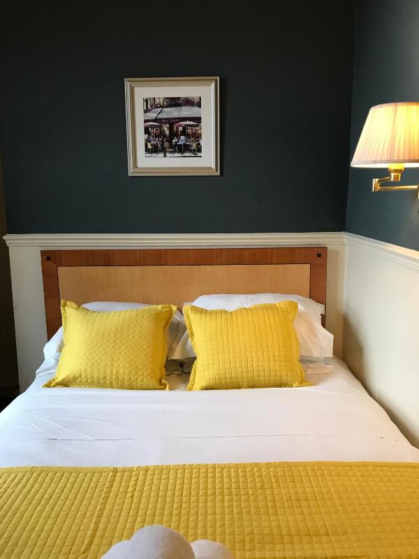 Deluxe Triple Room image 4